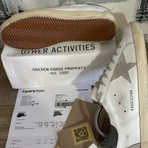 Golden goose skor  - -Skick 7,5/10															-Allt på bilderna medföljer															-Fraktas samma dag 