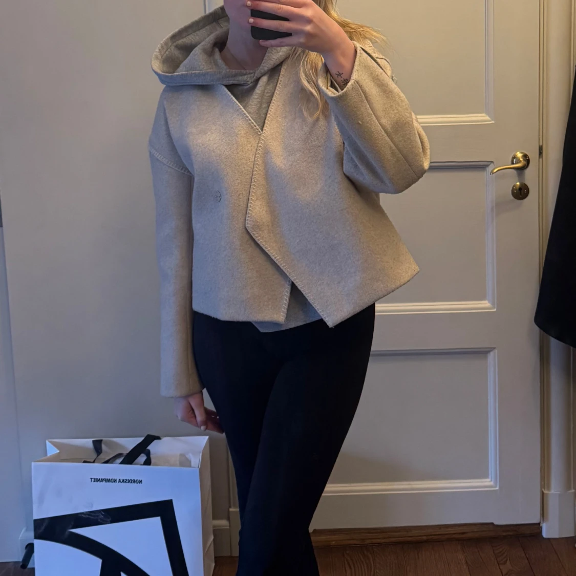 Beige kappa med knappar - 1