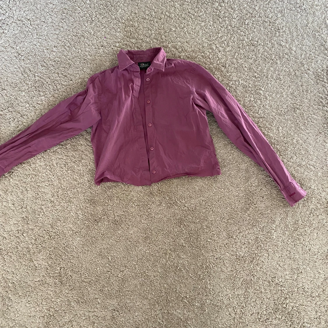 Croppad Lila skjorta från Peak Performance