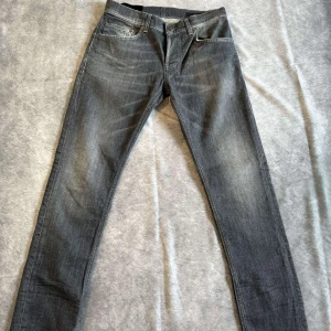 Dondup jeans - Säljer nu ett par riktigt snygga jeans från dondup . Skicket är som nytt. Hör av dig vid fler frågor och funderingar!!