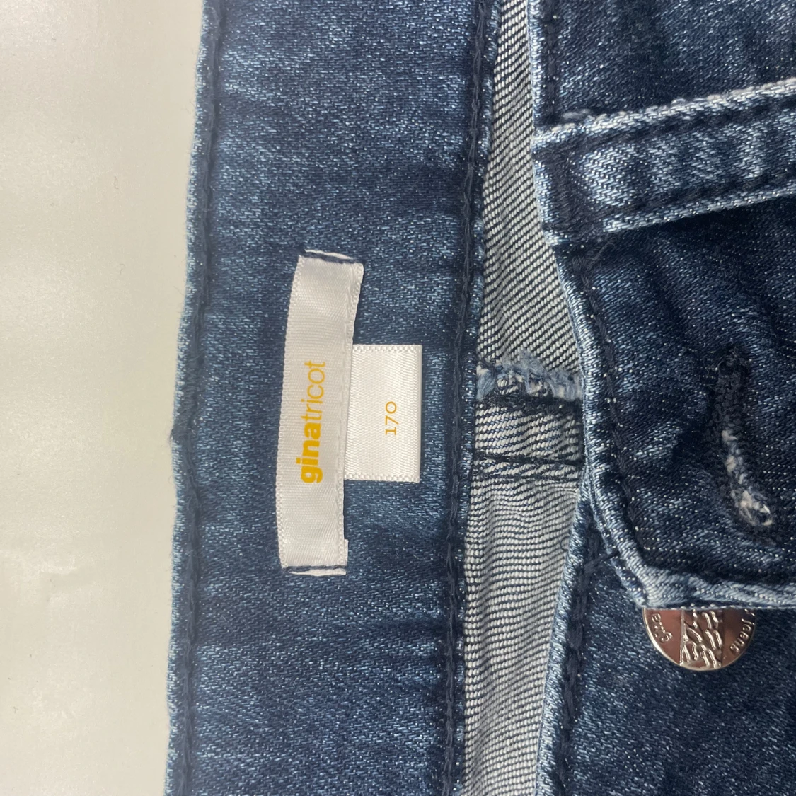 Mörkblå jeans från Gina Tricot - 3