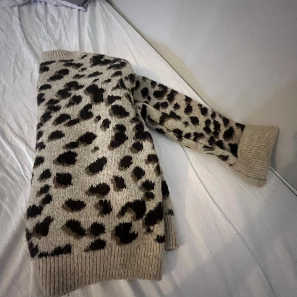 Beige leopardmönstrad tröja från H&M - 2