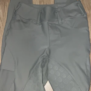 Ridbyxor - Ridbyxor från Maya delorez som är sparsamt använda. Storlek xs