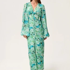 Adoore långklänning Positano-NY oanvänd - slutsåld - Säljer en helt ny mintgrön långklänning i Adoore Positano-modell med blommigt mönster här på Plick. Klänningen har v-ringning, långa vida ärmar och markerad midja. Klänningen är slutsåld på hemsidan i strl 38-40. Om ingen är intresserad skickas den tillbaka imorgon till Adoore, men vill först ge möjlighet till er som vill handla second hand. Jag tar samma pris som i affär/online. 