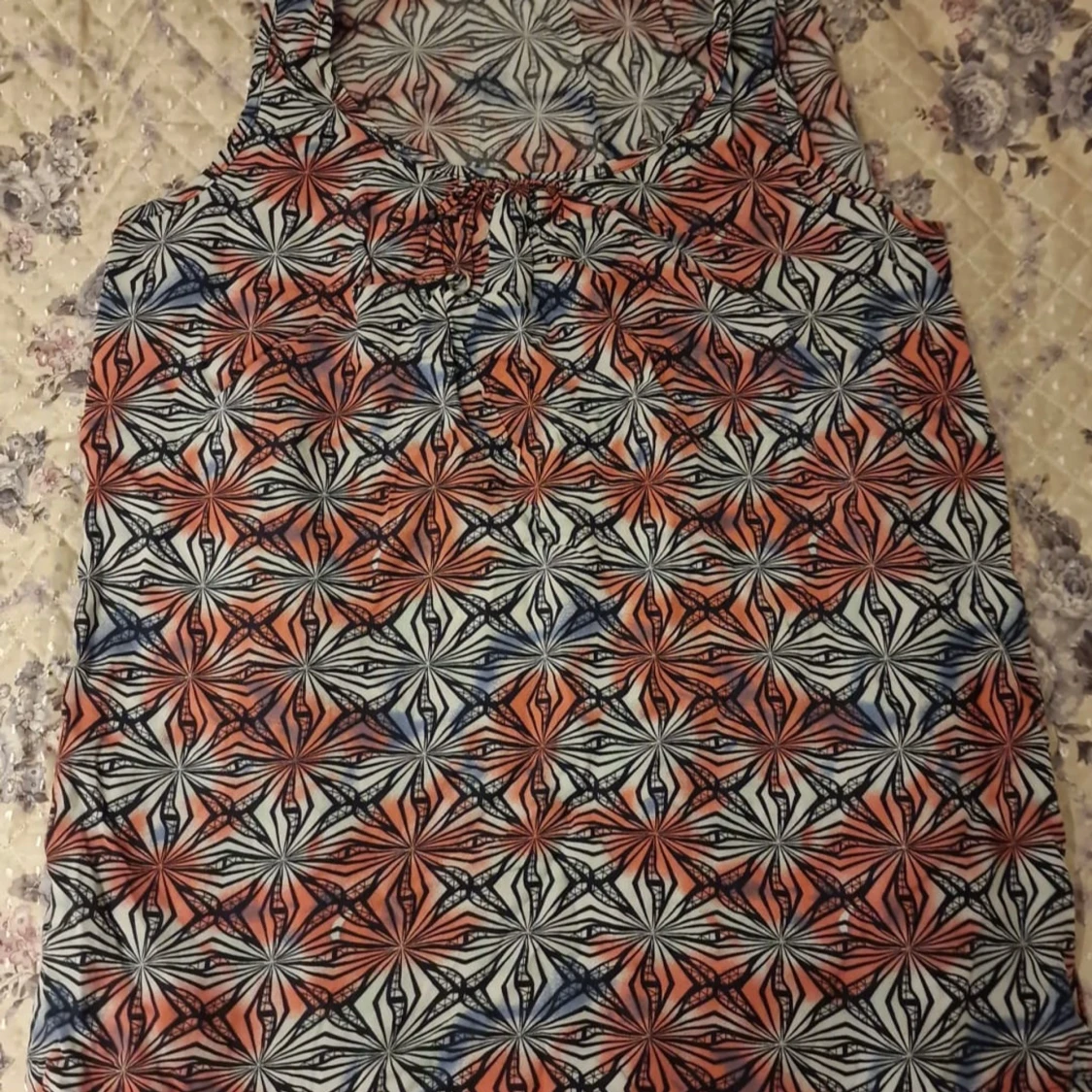 Mönstrad ärmlös tröja från VRS Woman