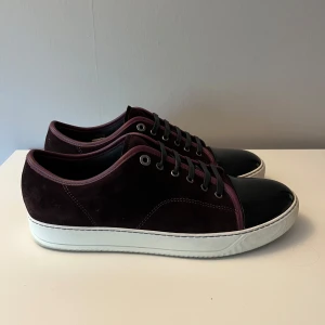 Lanvin Skor - Säljer mina Lanvin skor. Väldigt bra skick utan skador. Inget og. Hör av dig vid frågor. Inga byten