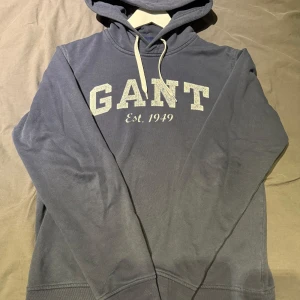 Gant hoodie - Säljer för att jag inte använder den. Men inget fel på den
