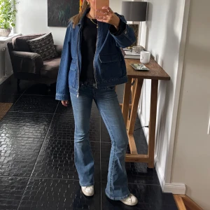 Ultra low Waist jeans - Säljer mina ultra lowwaist jeans från nellys kollektion ”Nelly X True Religion” som är bootcut. Använda 2 gånger. Super snygga men säljer pågrund av att dem inte kommer till användning🩷Pris kan möjligtvis diskuteras