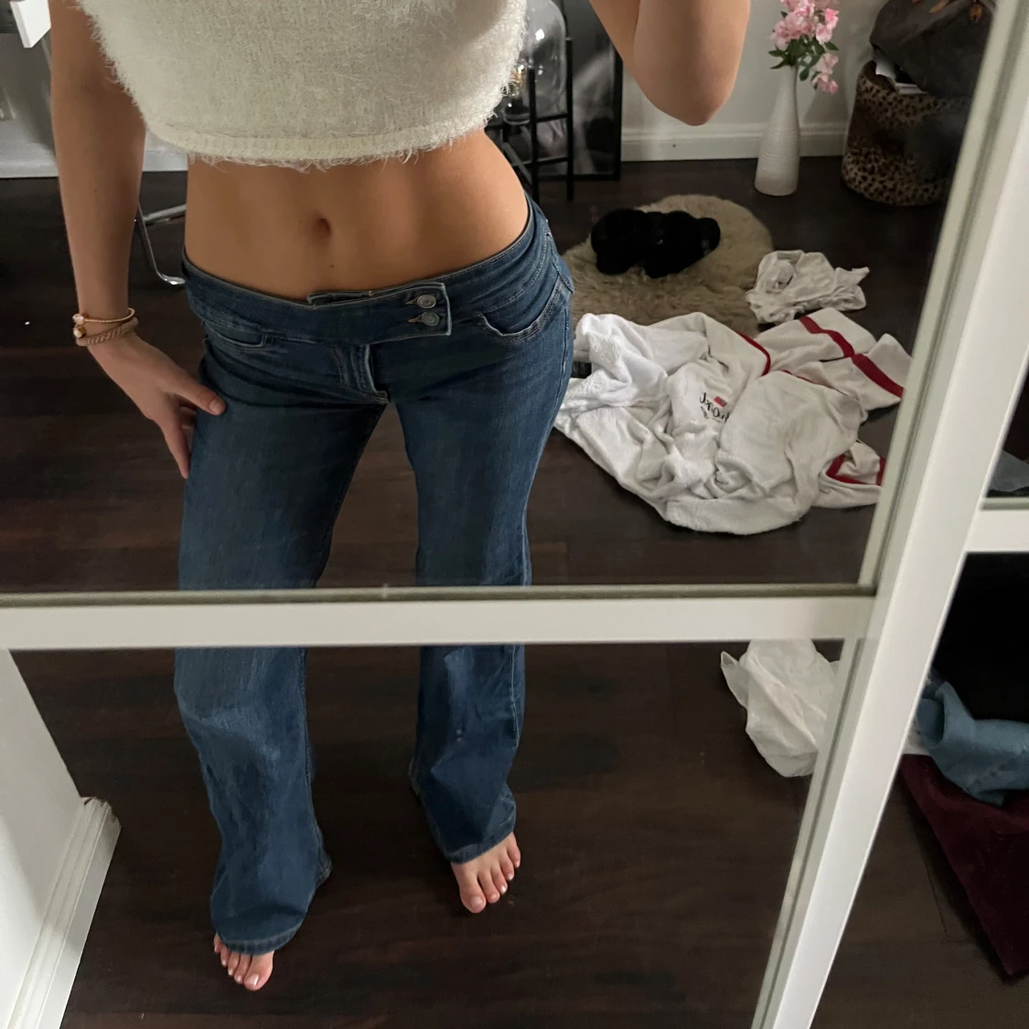 Blå lågmidjade bootcut jeans