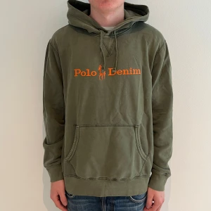 Ralph lauren hoodie  - Ralph lauren hoodie | Skick: 9/10 | L | Fraktar via postnord eller instabox på köparens bekostnad | Hör av dig vid minsta fråga eller fundering! 