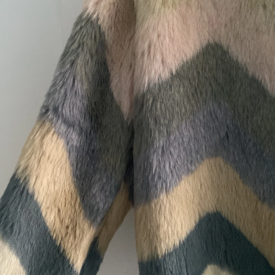 Färgglad pälsjacka från Name It - 3