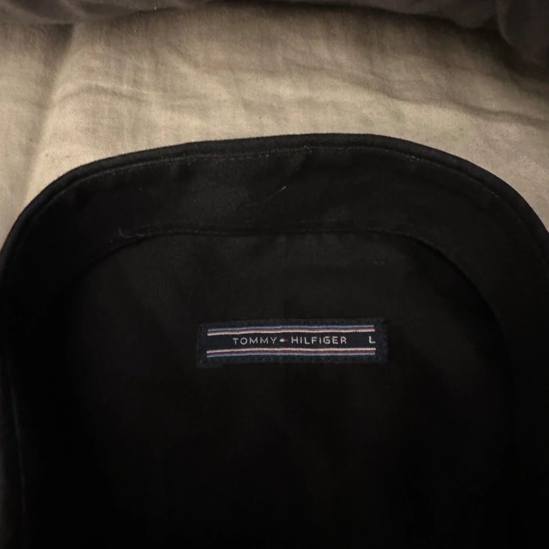 Svart skjorta från Tommy Hilfiger L - 1