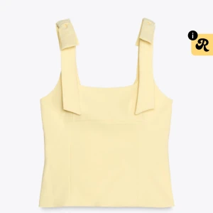 Gul topp Zara - Säljer min gula topp från Zara pga av att den aldrig används och inte passade mig så bra. Använd 1 gång och är bra skick! Storlek xs men passar nog xs-s