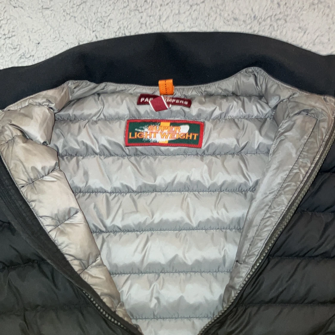 Svart dunväst från Parajumpers - 4