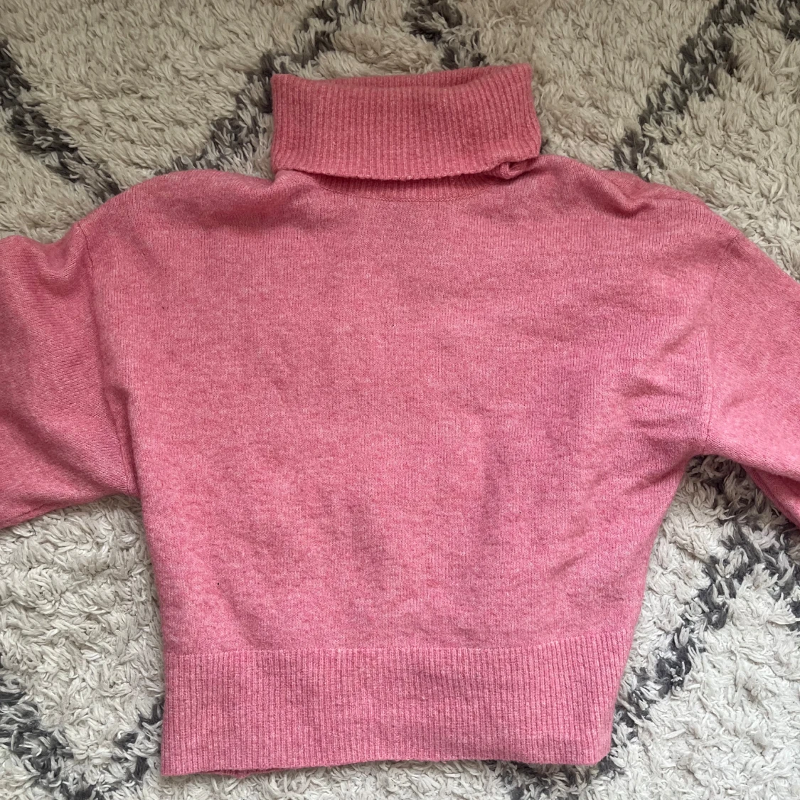 Rosa stickad polotröja - 1
