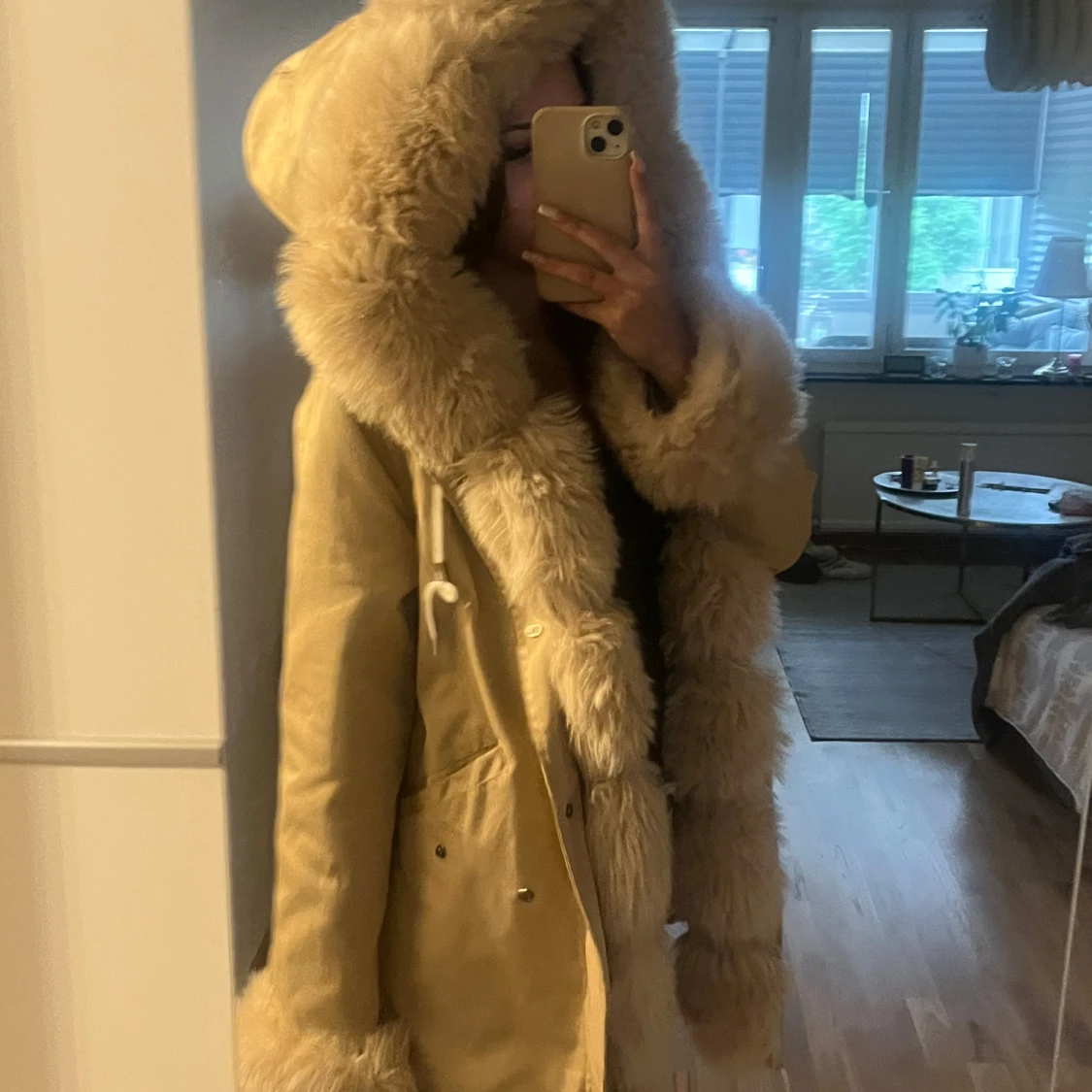 Beige jacka med päls - 1