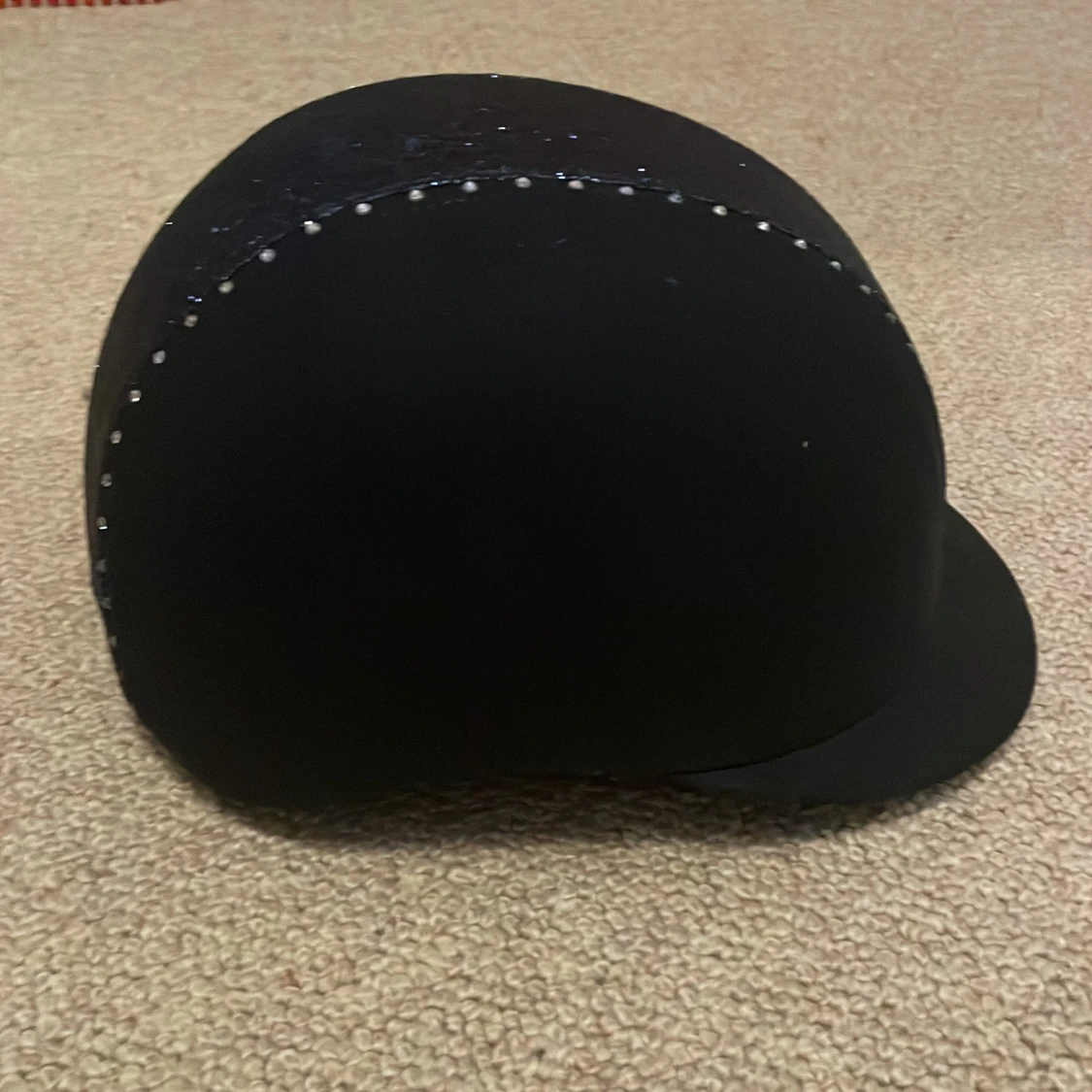 mörkblå  glittrig ridhjälm med stenar - 1