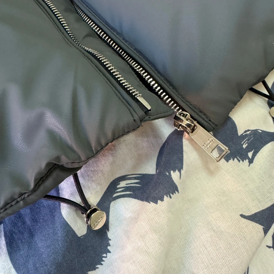 PRADA VÄST HELT NY  - 4