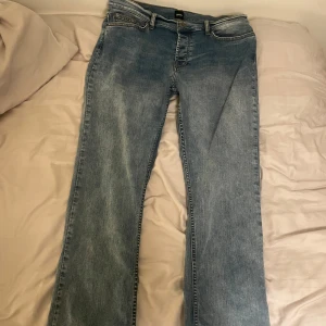 Jeans från elis monten - Snygga blå jeans ifrån märket elis monten! Aldrig använda. Storlek 34/34