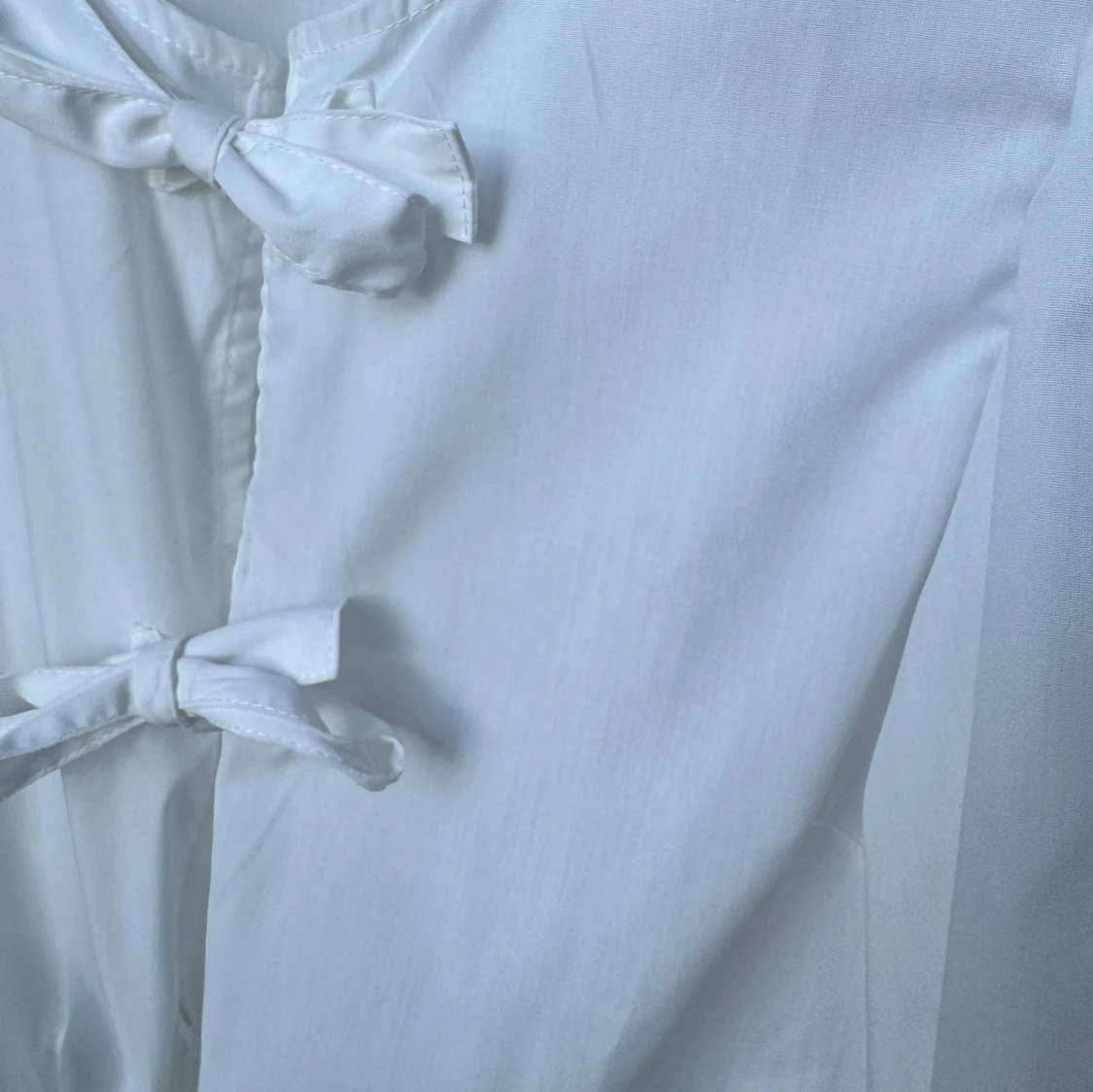 Vit blus liknar ganni - 2