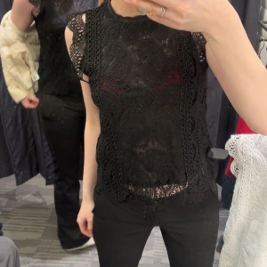 Svart spetsblus - svart spetsblus 