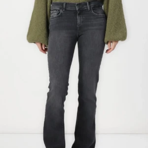 Jeans från LTB - Jättesköna jeans som ör bootcut och lågmidjade! Säljer pga att de inte kommer till användning. De är svarta/mörkgråa! Mjukt material och stretch! 💞