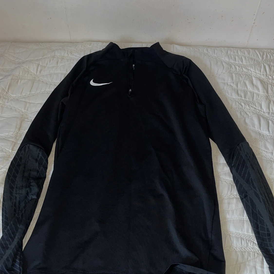 Svart långärmad tröja från Nike - 1
