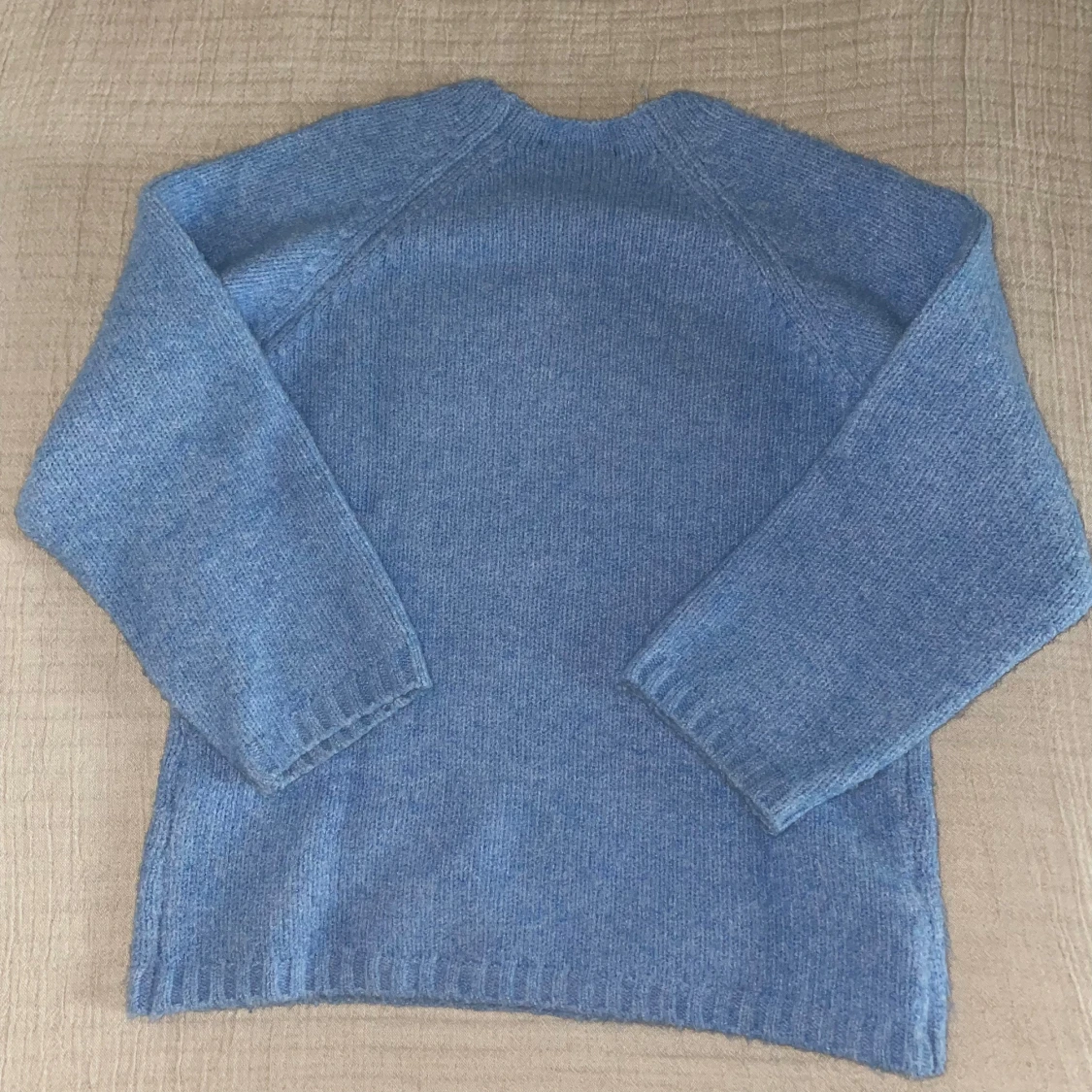Ljusblå stickad tröja från Bikbok - 1