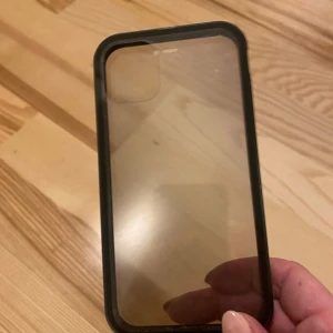 iPhone Heltäckande mobilskal - 360 skydd. ”Spegelglas” som reflekterar och gör att andra inte ser skärmen från sidan. Passar IPhone 12.