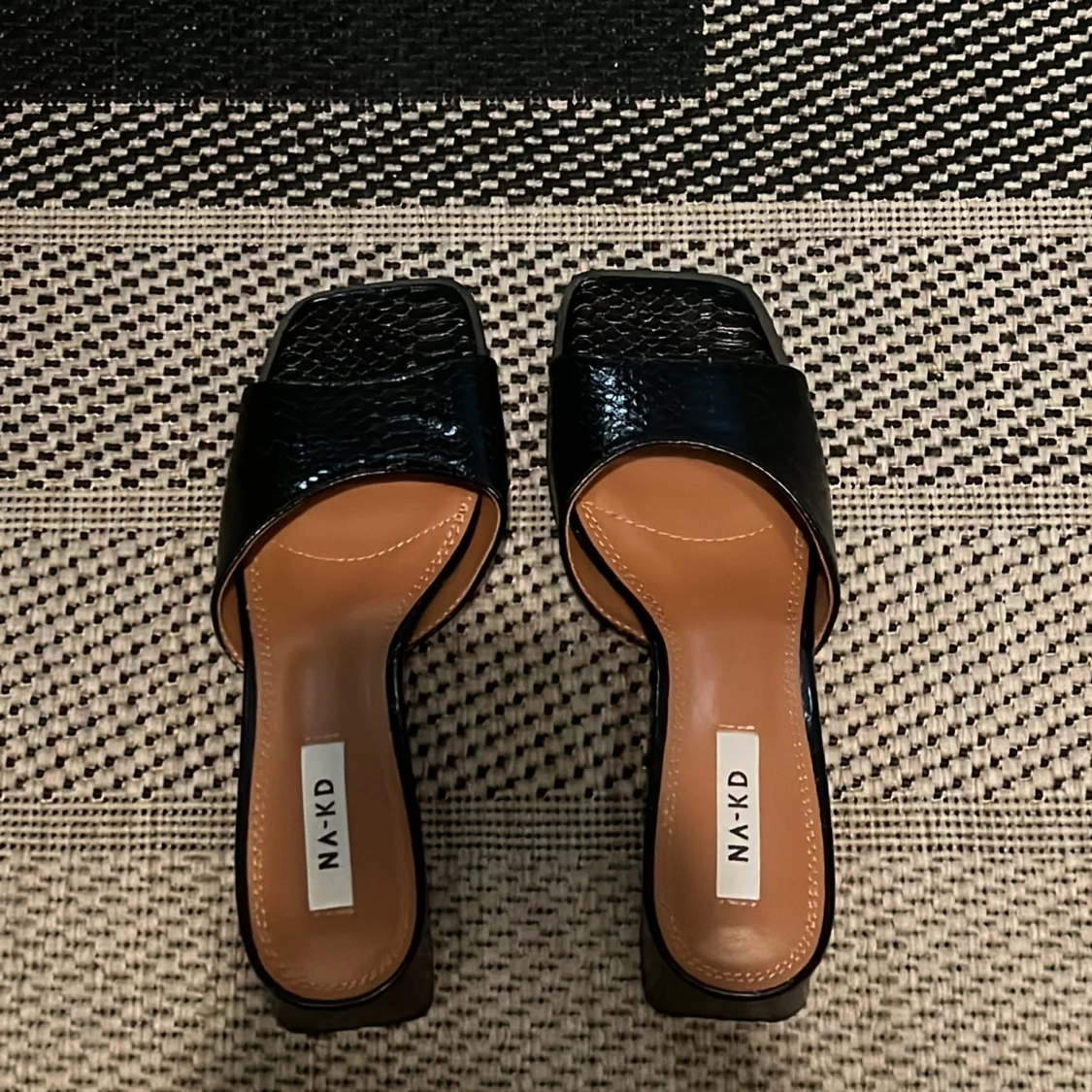 Svarta sandaler från NA-KD