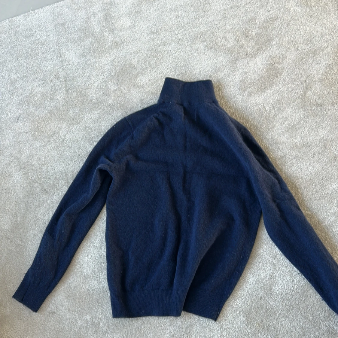 Mörkblå tröja med dragkedja - 2