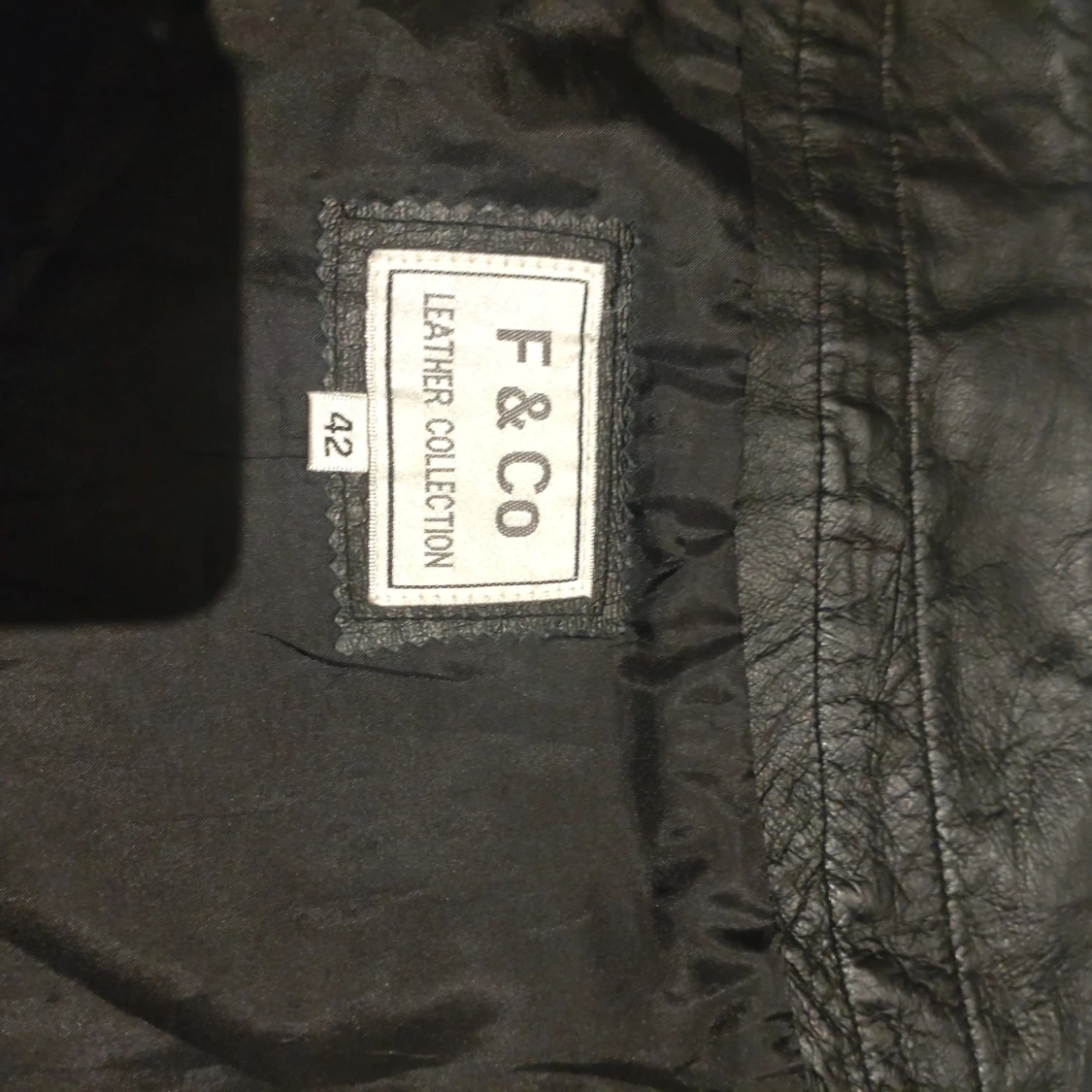 Svart skinnkjol från F & Co - 2