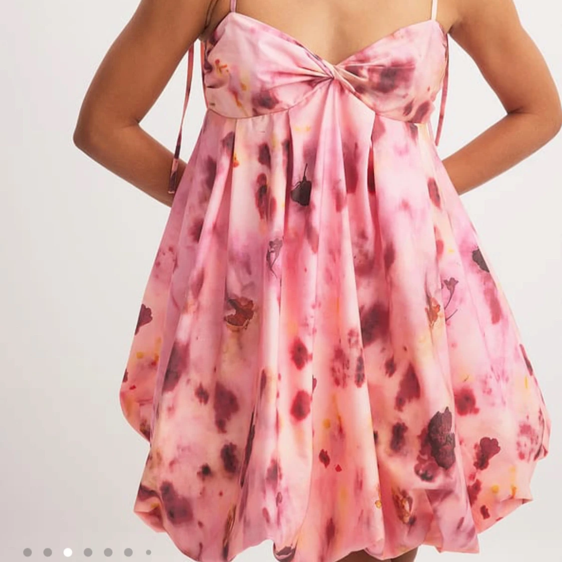 SÖKER nakd klänningen!!