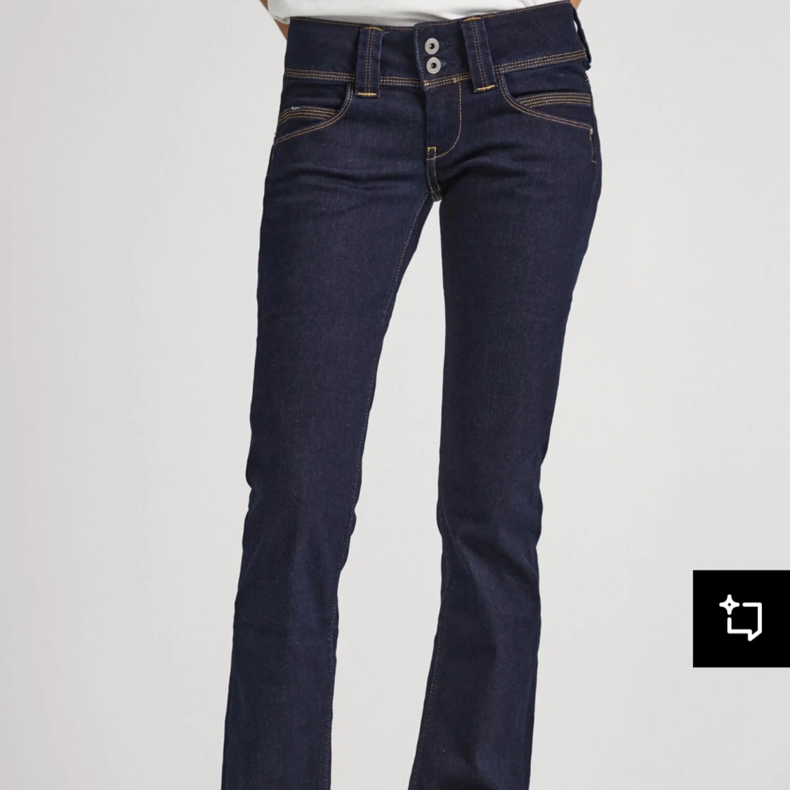 Mörkblå jeans med bootcut - 2