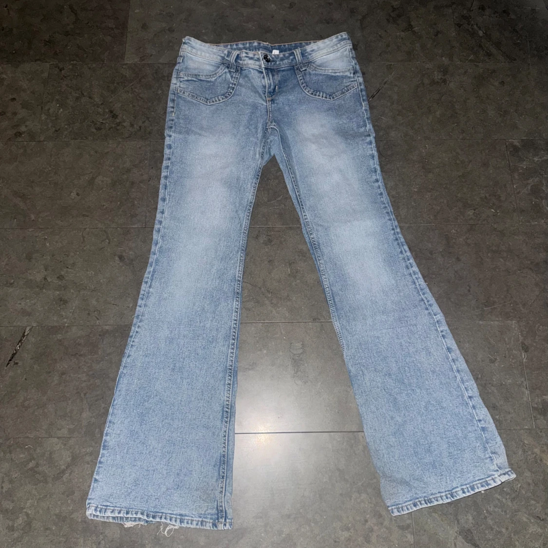 Low waist / low rise jeans