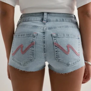 Nelly Jeansshorts - Oanvända Nelly jeansshorts!! Så stretchiga ich sköna!! Köpta för 499kr😚😚🎀🎀