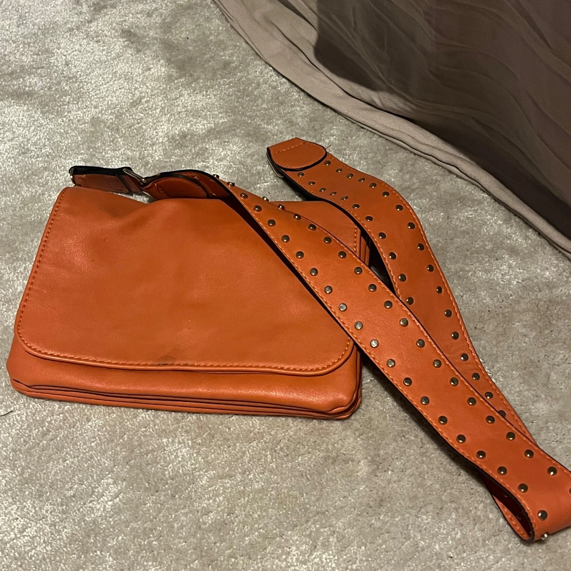 Orange axelväska - 1