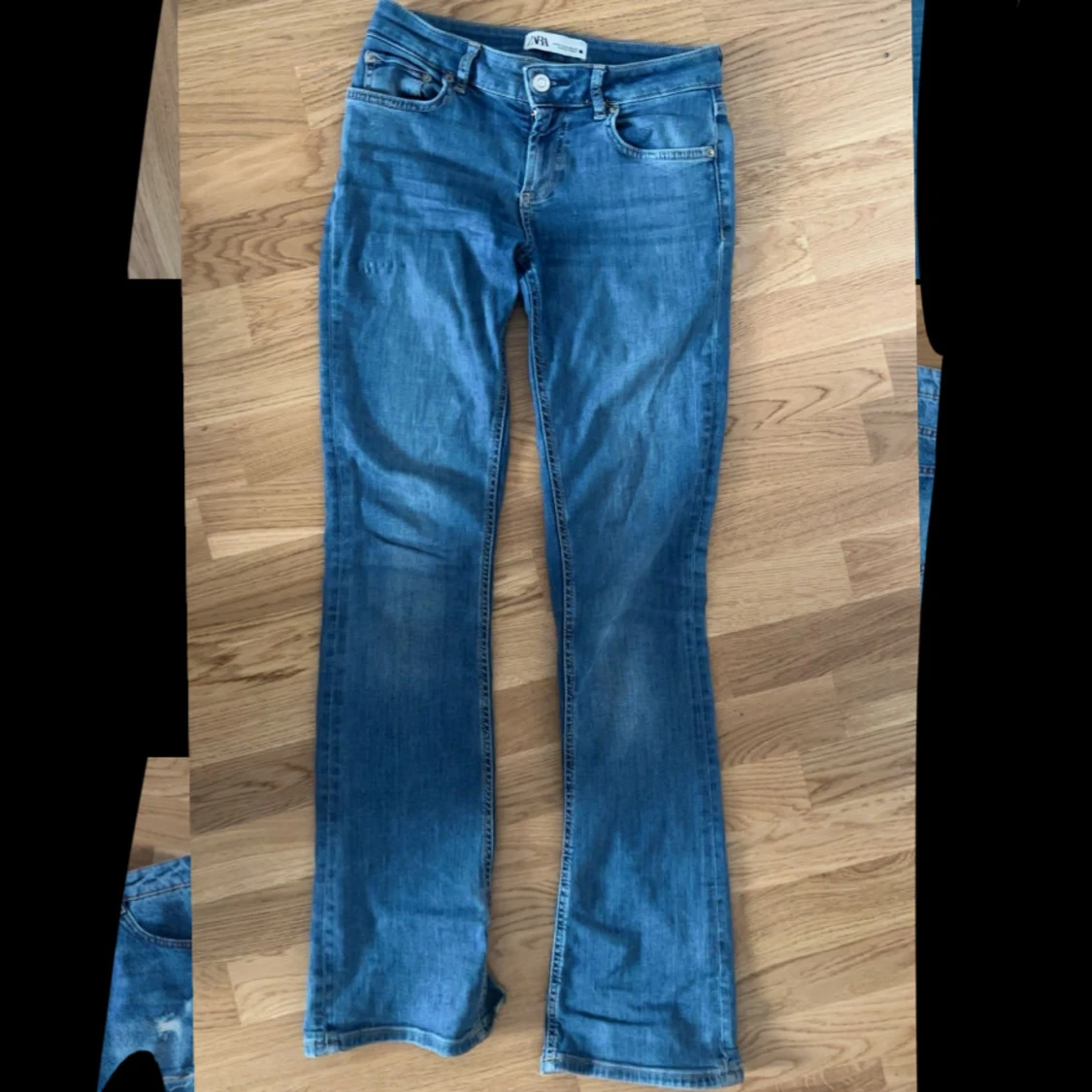 Blå bootcut jeans från Zara - 1