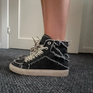 Zadig skor - Så sjukt coola skor från Zadig, jättebra skick💞 har dust bag och skokartong 🙌🏼