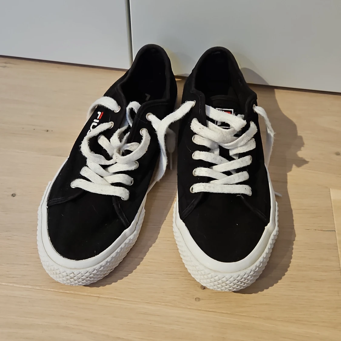Svarta Fila sneakers