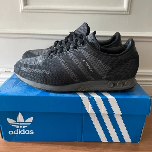 Adidas LA trainers - Sköna La trainers perfekt för kommande höst/vinter. Säljer för att de inte används längre. 