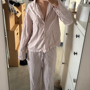 Rosa pyjamas - Bomullspyjamas i fint skick 