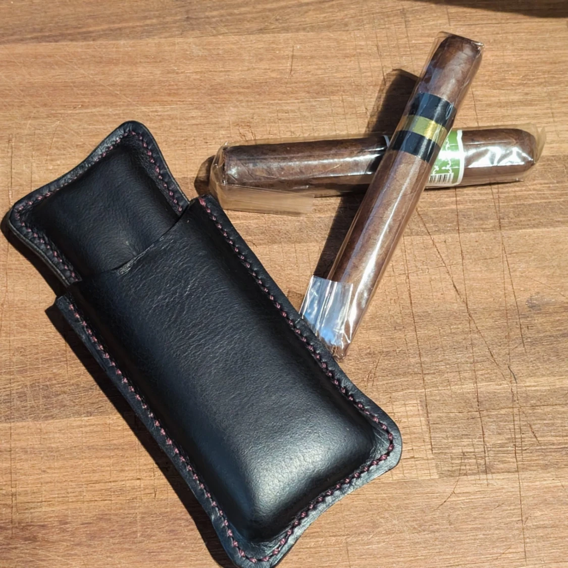 Svart cigarrfodral i skinn