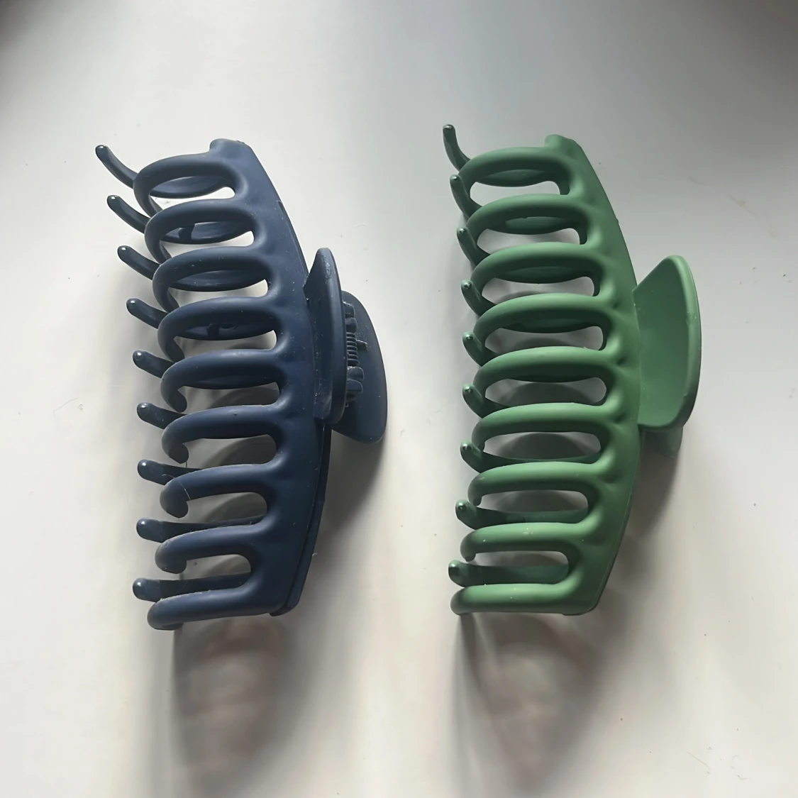 Två st hårklämmor