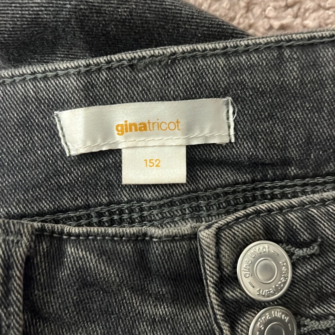 Lågmidjade grå byxor  - 3