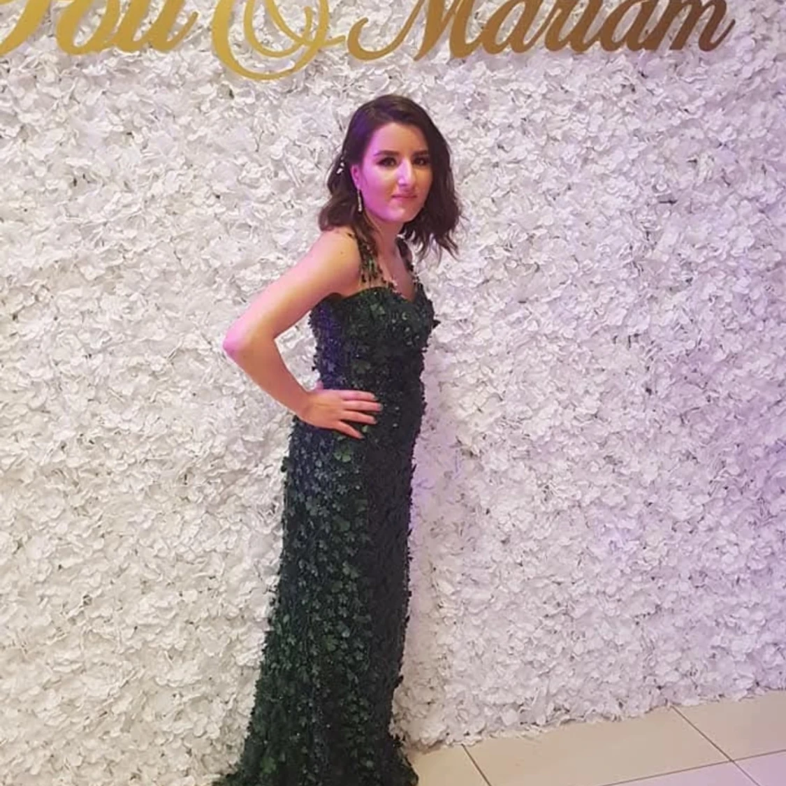 Grön långklänning med 3D-blommor - 2