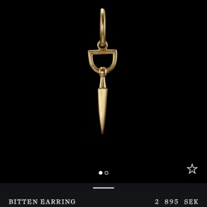 Maria Nilsdotter örhängen  - Säljer nu mina 2 Bitten earings, är osäker om jag har kvitto, men köpts direkt från butiken förra året. Kan skicka fler bilder, säljer dem som ett par och inte var för sig! Man får gärna ge prisförslag på dem men eftersom att dem är i så bra skick och köpa för ca 6500kr kommer jag inte sälja dem för under 4000