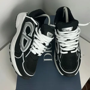 Dior B30 - Dior B30 Svart vita