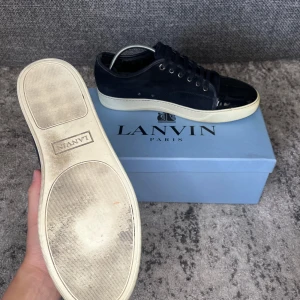 Lanvins - Lanvin med glans!! | Säljer dessa supersnygga lanvins med glans💫 | Skorna är i strl 45/ UK 11 | Skorna är 9/10 skick och sparsamt använda 🌟| Nypris - ca 5000 sek | box ingår, dock lite sönder | Pris kan diskuteras vid snabb affär!! 💸 | För flera bilder eller frågor så är det bara att kontakta mig, skriv gärna till mig innan ni köper! 📩