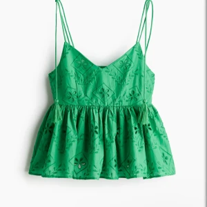 Färgglad topp🤍 - Trendig topp som är perfekt nu i sommar, helt ny med prislappar kvar!💚💚